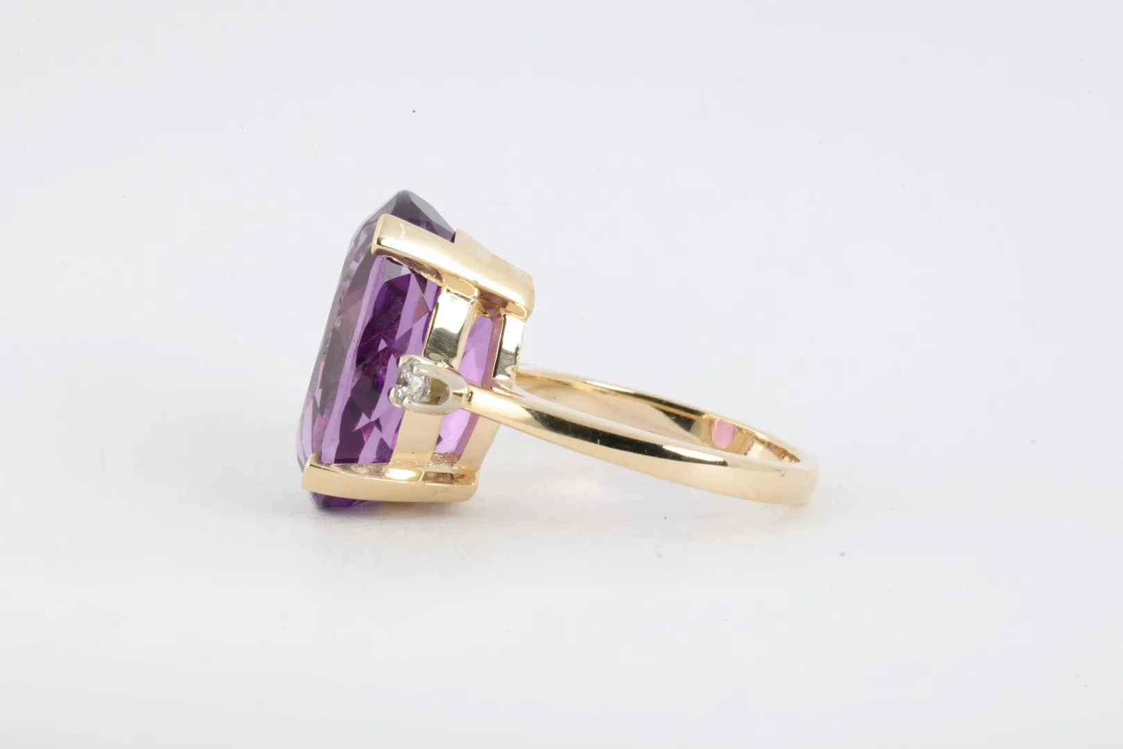 14k Yellow Gold 11.20tcw Amethyst & 0.16tcw Diamond Ring Size 6 (7.25g.)