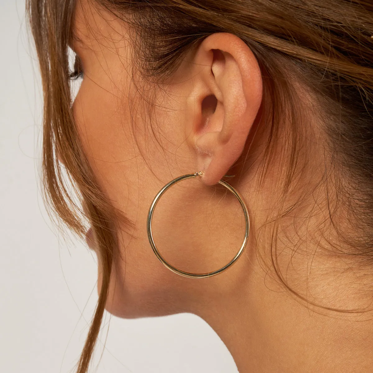 40mm Lightweight Hoop Earrings in Yellow Gold